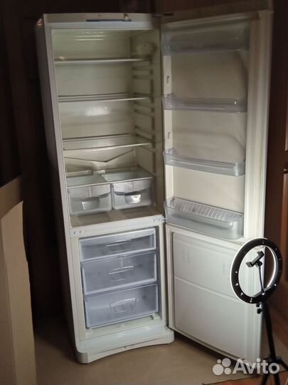 Продам холодильник Индезит