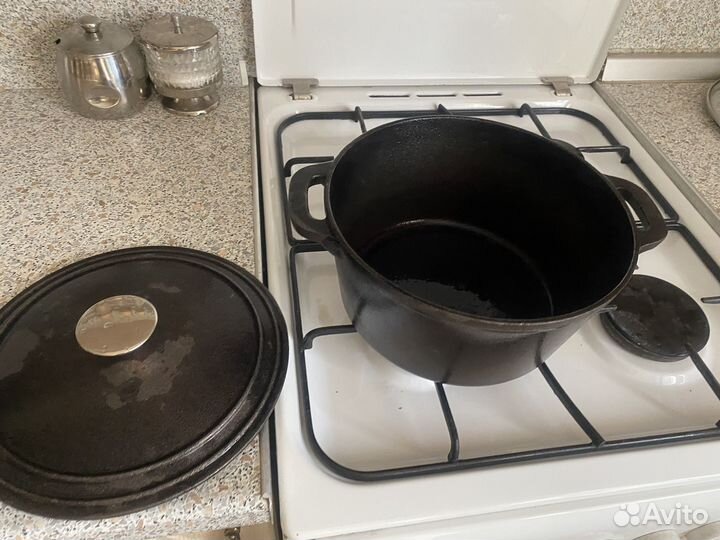Казан на 4 литра,тяжелый чугунный