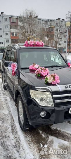 Яркие нежные пионы украшения свадебной машины