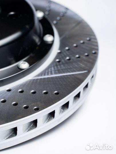 Комплект тормозов на Lexus LX570 перед