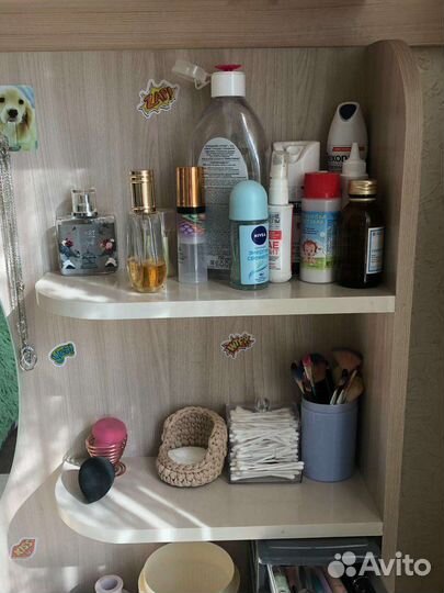 Туалетный столик с зеркалом