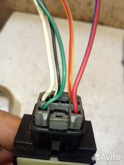 Кнопка обогрева переднего стекла Toyota Avensis