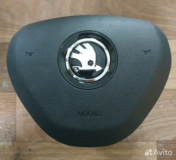 Накладка на руль Skoda Octavia A7