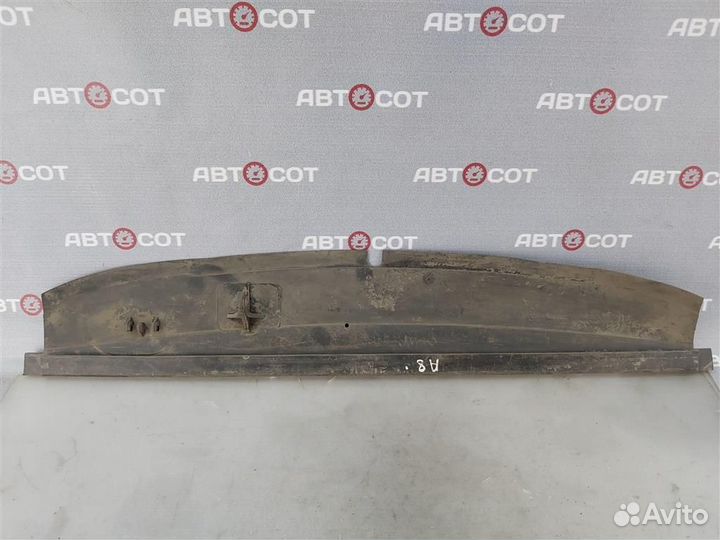 Воздуховод радиатора нижний Audi A8 1999-2003