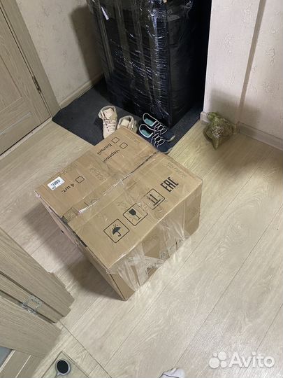 Коробка с верхними вещами