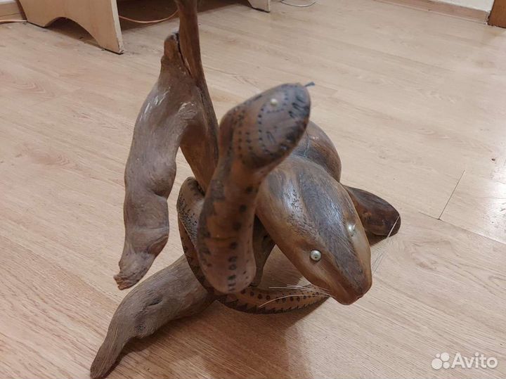 Статуэтка из дерева