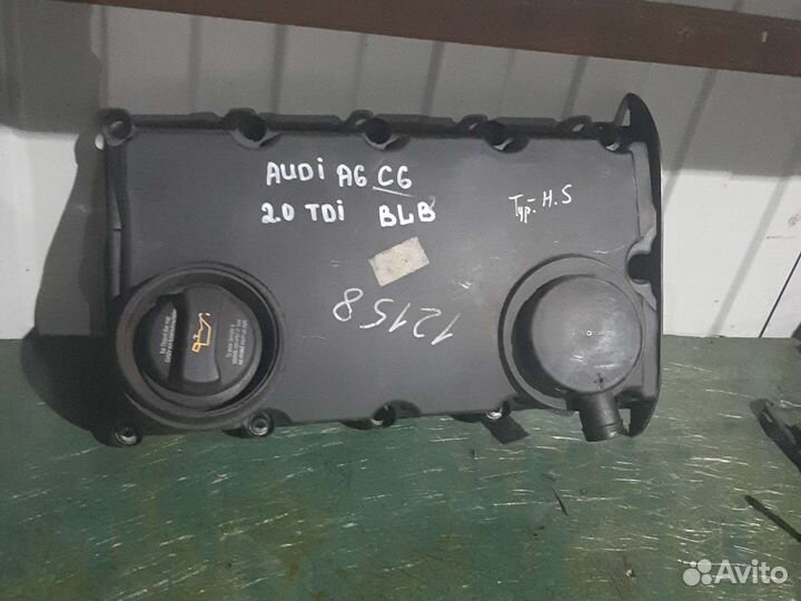 Клапанная крышка Audi A6 C6 2.0 TDI