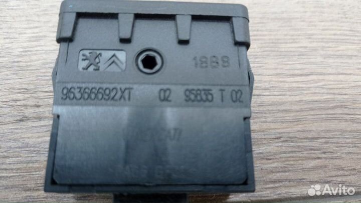 Кнопка корректора фар Peugeot 308 хетчбек EP6 1.6