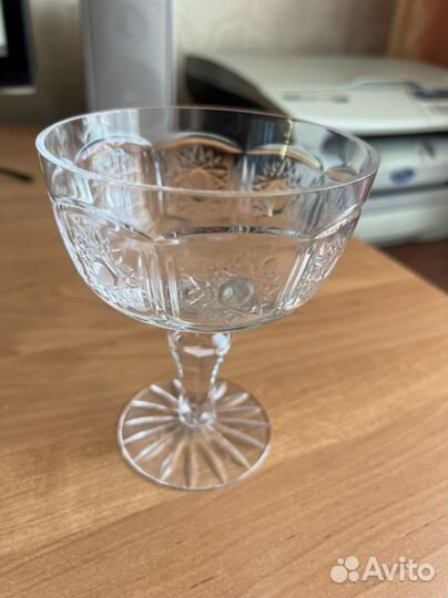 Хрустальные вазы конфетницы на ножке