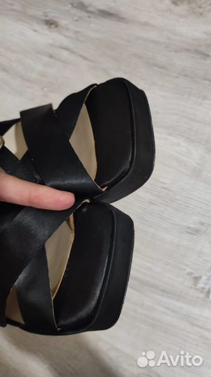 Босоножки открытые на каблуке женские mascotte