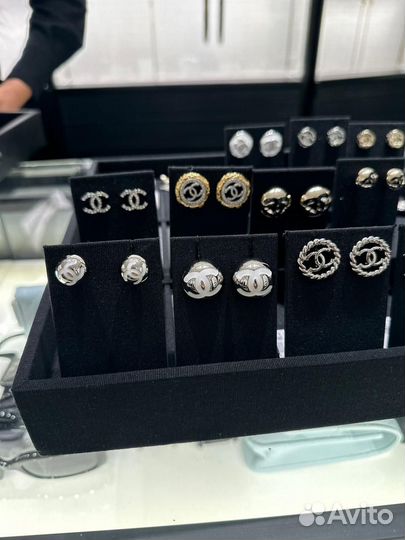 Chanel Stud серьги