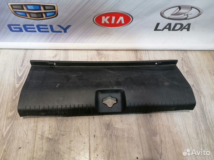 Накладка замка багажника Hyundai solaris