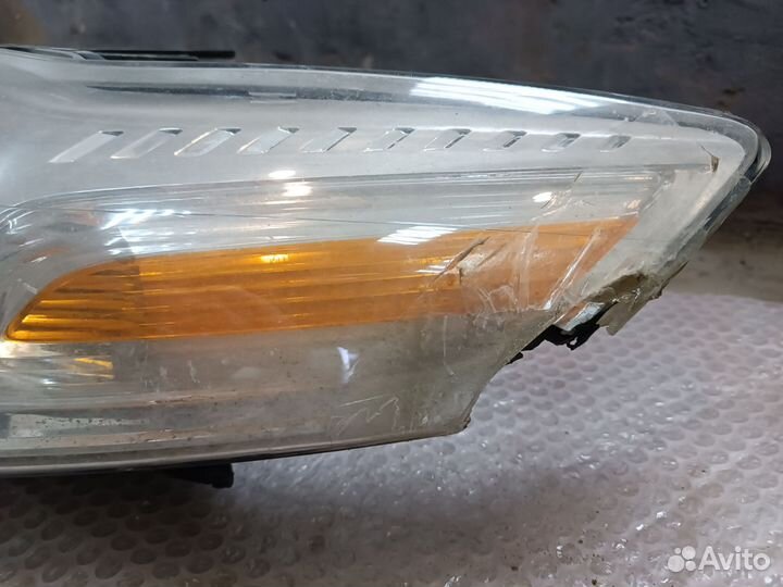 Левая фара Ford Mondeo 4 С дефектом