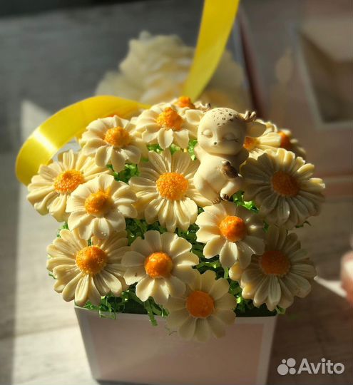 Букеты шоколадных цветов в коробках