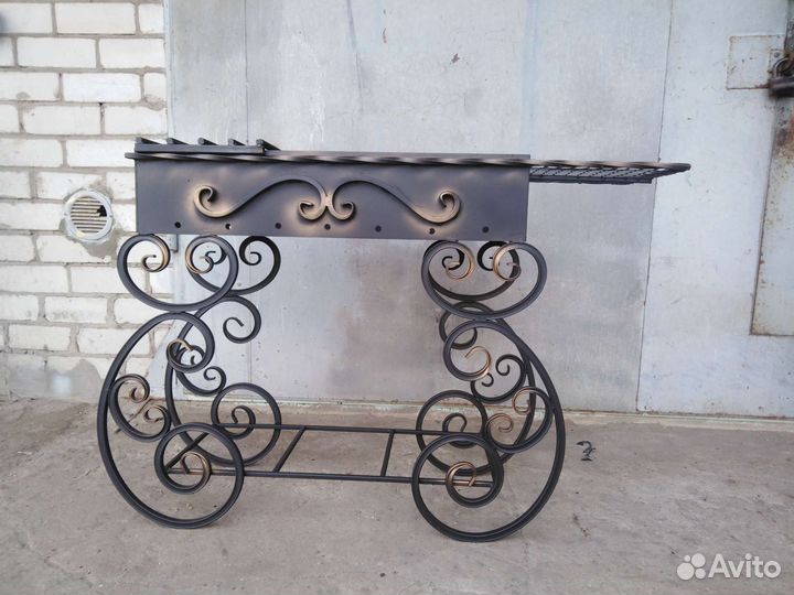 Мангал с элементами ковки