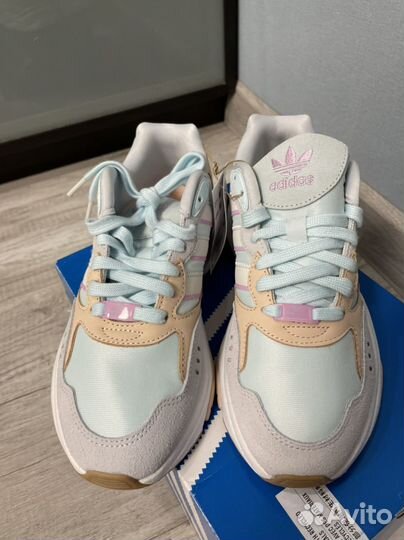 Кроссовки adidas