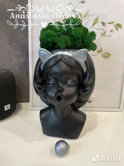 Кашпо девочка с жвачкой