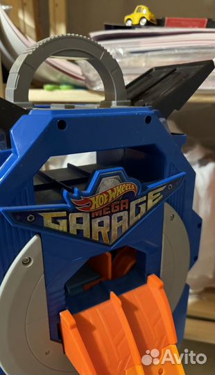 Hot wheels mega garage