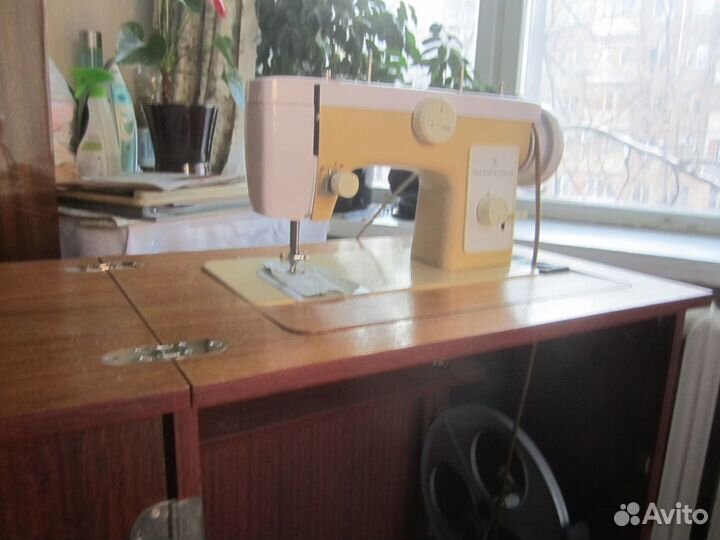 Швейная машинка ножная