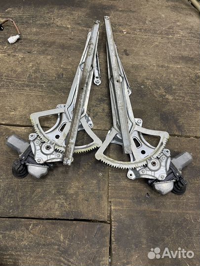 Стеклоподьемник Toyota Land Cruiser 200