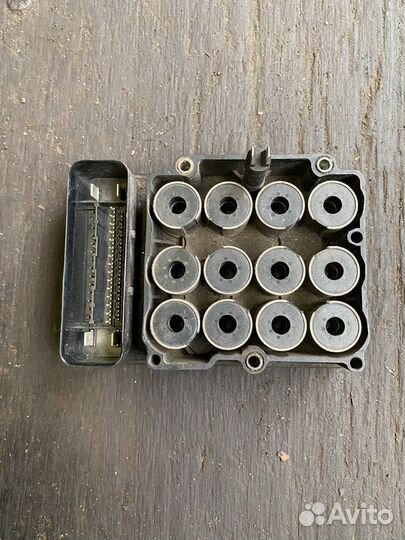 Блок abs volvo s60 s80 v70 xc70 xc90