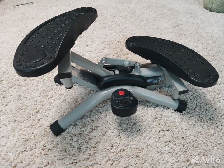 Силовой тренажер для ног с регулировкой нагрузки