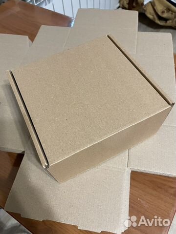 Крафтовые коробки с окошком и без