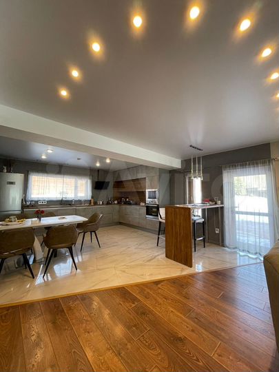 Дом 205 м² на участке 10 сот.