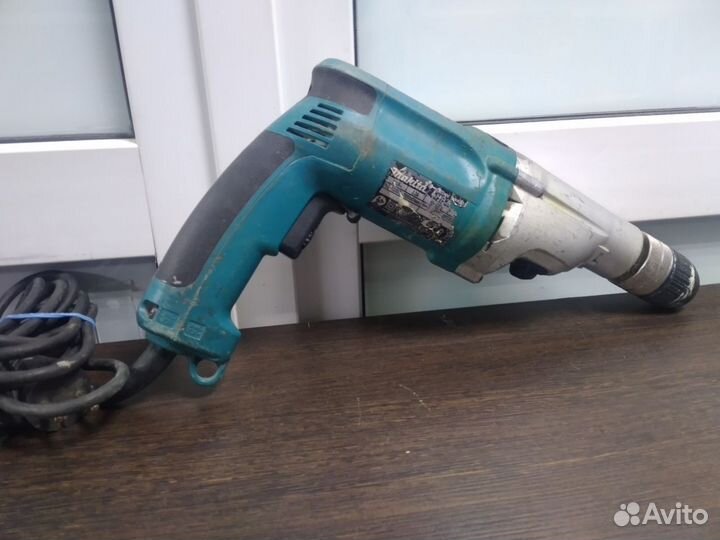 Двухскоростная ударная дрель Makita HP 2051