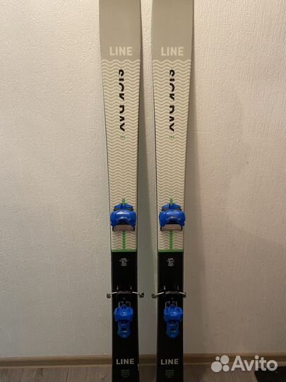 Горные лыжи Line sick day 104 + tyrolia attack 14