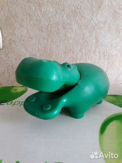 Игрушка бегемот