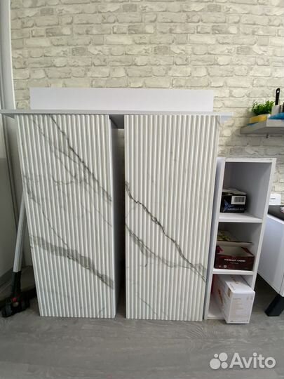 Гостинная 2 навесных шкафчика и 2 полки