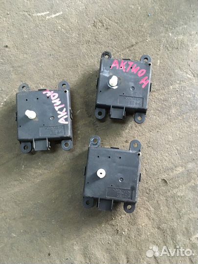 Моторчик привода заслонок отопителя