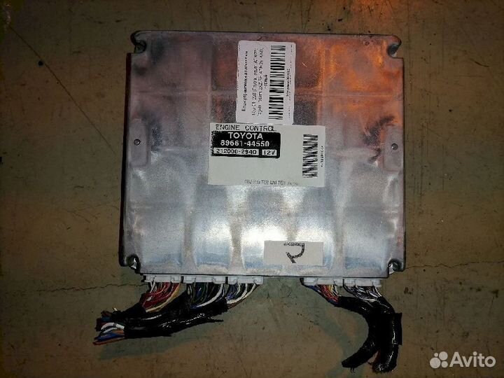 Блок управления двигателем Toyota Ipsum ACM26 8966
