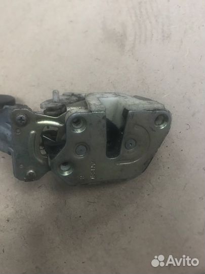 Замок двери задний правый Mitsubishi Galant EA1