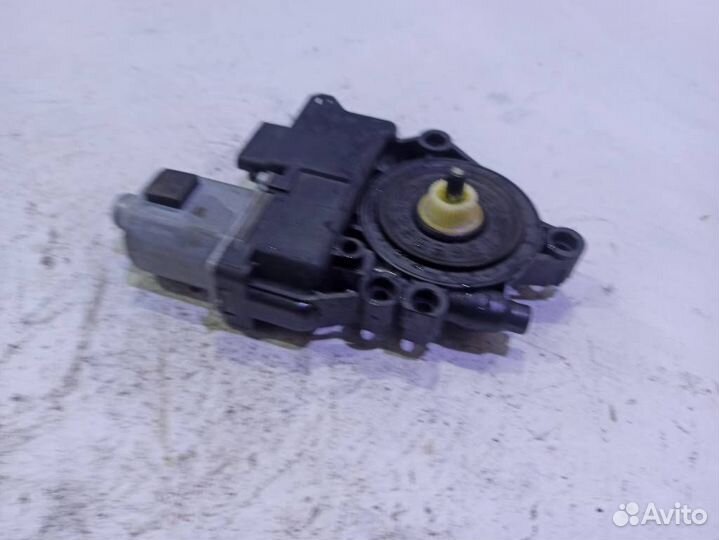 Моторчик переднего правого стеклоподъемника