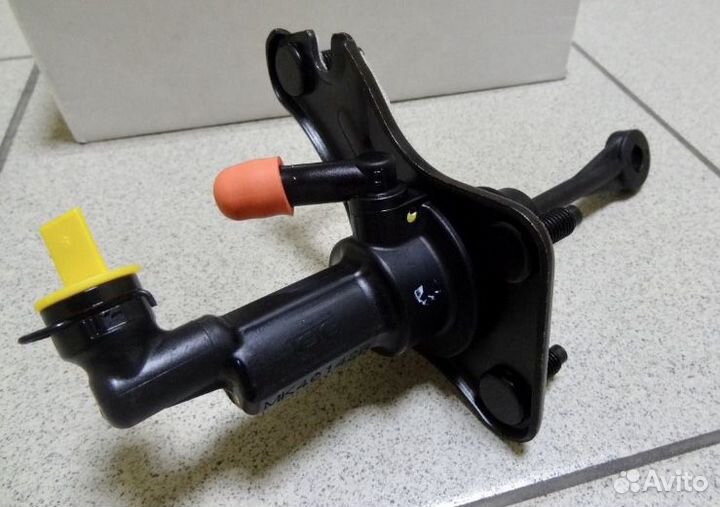 Главный цилиндр сцепления Хендай Солярис