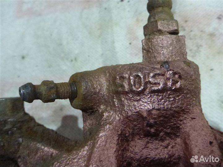 Суппорт задний правый Mitsubishi Galant E52A 1800