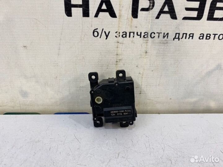 Сервопривод заслонки отопителя Toyota Camry XV50