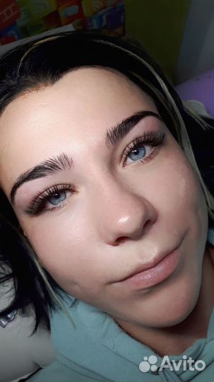 Мастер по наращиванию ресниц