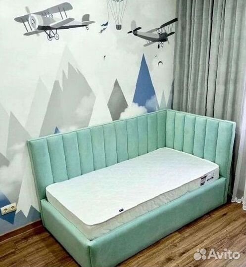 Кровать детская с мягкой спинкой