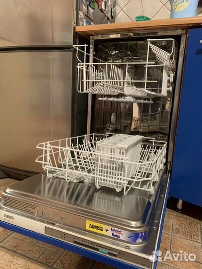 Посудомоечная машина zanussi