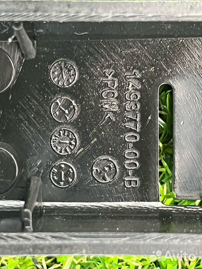 Кронштейн крепления бампера переднего левый Tesla