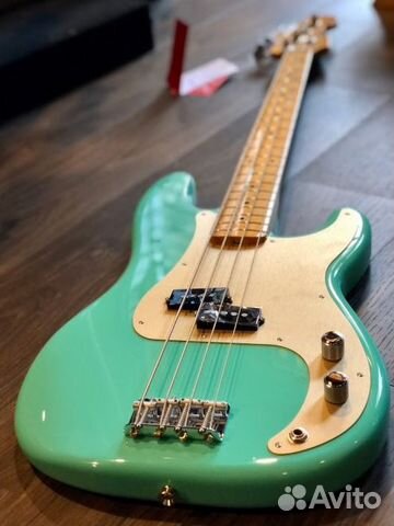 Бас гитара Fender Precision + Аксессуары