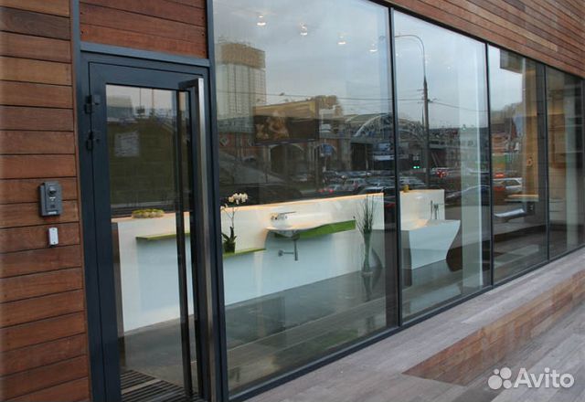 Дверь алюминиевая со стеклом