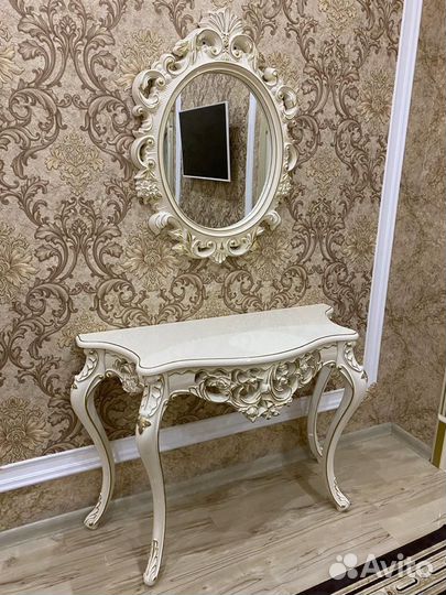 Консоль с зеркалом