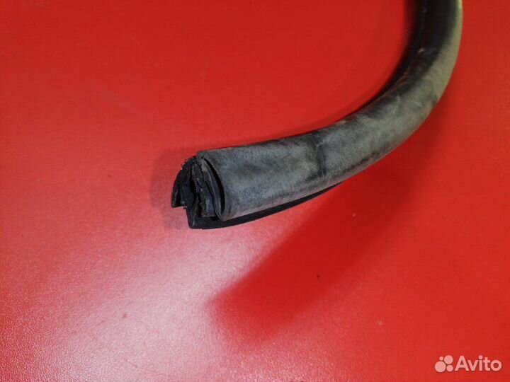 Уплотнитель дверного проёма передний левый Hyundai