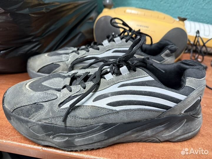 Кроссовки Adidas yeezy boost 700 V2