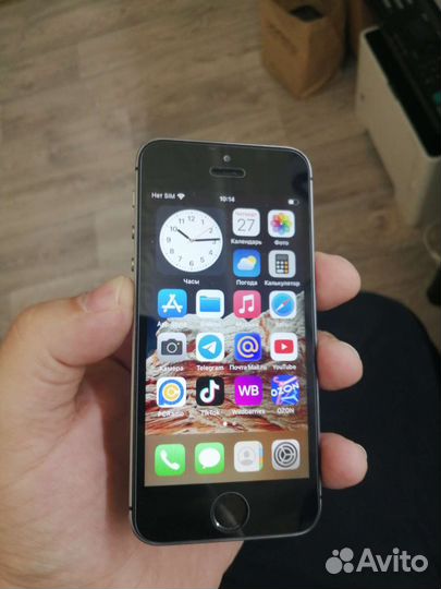 Телефон iPhone SE 2016