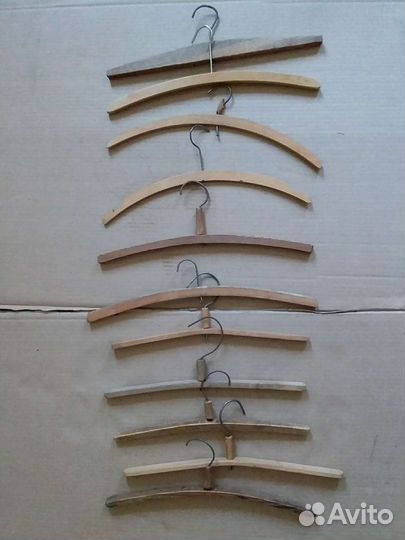 Плечики (вешалки) деревянные и пластиковые